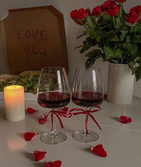 Birthday Surprise For Husband, Romantic Dinner Decoration, Romantic Room Decoration, Happy Birthday Decor, Lifestyle Content Creator, Birthday Room Decorations, Christmas Date, Anniversary Surprise, Birthday Gifts For Boyfriend Diy