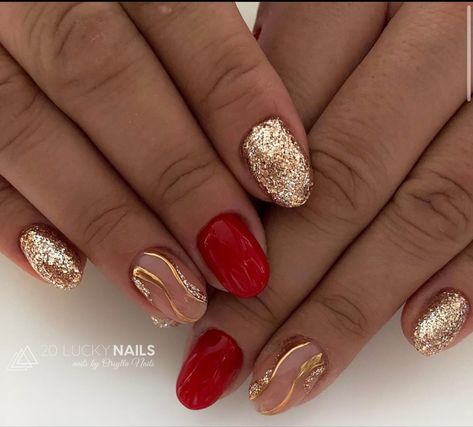 Shellac Nails Winter 2023, Red And Gold Glitter Nails, Christmas Nails Red And Gold, Short Winter Nails, Mega Base, Gloss Nails, Nail Makeover, Short Red Nails, Xmas Pics