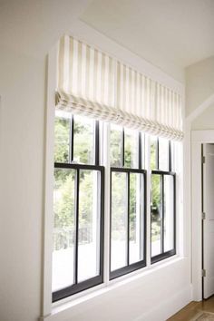 A gorgeous modern farmhouse style home in Washington Medina Washington, Farmhouse Window Trim, Country Style Curtains, Modern Farmhouse Interior Design, Country Modern Home, Farmhouse Interior Design, Farmhouse Windows, Interior Windows, Modern Farmhouse Design