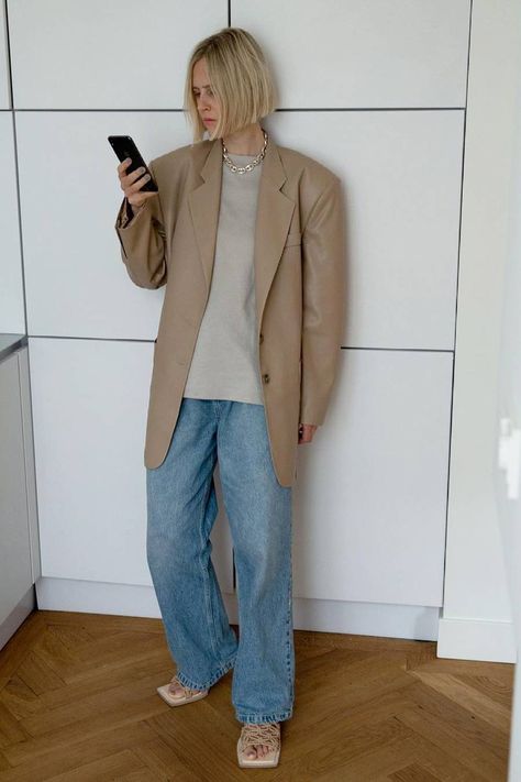 Jeans And Blazer Outfit, Beige Blazer Outfit, Trends 2024 Fashion, Baggy Jeans Outfit, Dress Better, Smart Casual Wear, Simple Fall Outfits, Cream Blazer, Beige Blazer