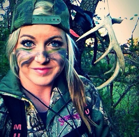 Bow Hunter Hunting Face Paint, Camouflage Face Paint, Camo Face Paint, Hunter Costume, Hunting Photography, How To Paint Camo, Black Face Paint, Face Paint Ideas, Archery Girl