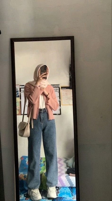 Ootd Loose Jeans, Outfit Ideas Hijab Simple, Ootd Ngampus Hijab, Ootd Inner, Hijab With Jeans, Jeans With Hijab, Outfit Kampus Hijab, Ootd Kampus Hijab, Cardigan Hijab Outfit