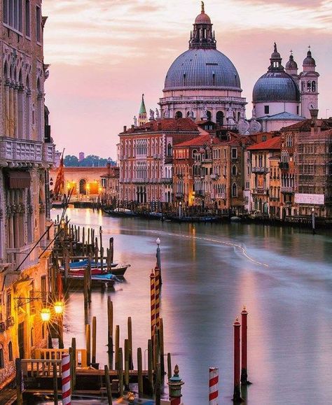 Venice Photos, Luxury Collection Hotels, Earth Pictures, Destination Voyage, Italy Photo, Venice Italy, Best Vacations, Places Around The World, Most Beautiful Places