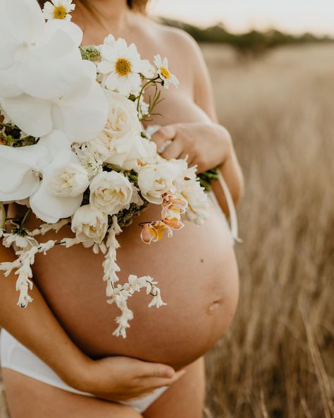 Flower Pregnancy Shoot, Maternity Pictures With Flowers, Flower Maternity Shoot, Maternity Flowers, Outdoor Maternity Photos, Beach Maternity Photos, Flower Photoshoot, Pregnancy Photo, Maternity Pics