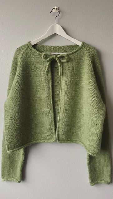 Knit Ideas, Green Cardigan, Crochet Inspo, Cardigan Pattern, Jacket Pattern, Knitting And Crocheting, Drops Design, Knit Jacket, Knitting Inspiration