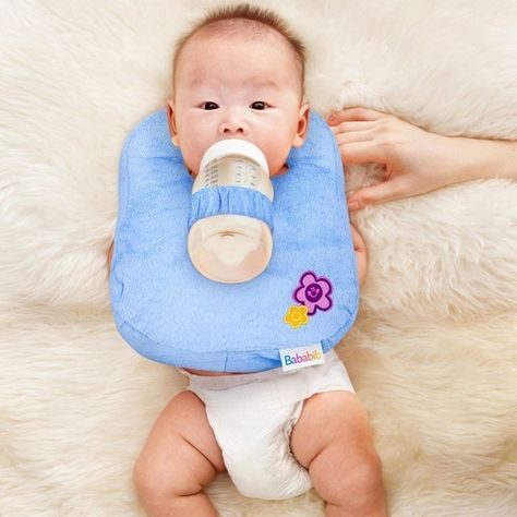 Lazy baby..... lol. Bababib Baby Bottle Holder - $19 Baby Bottle Holders, Baby Boy Cribs, Baby Gadgets, Parents Baby, Baby Bottle, Everything Baby, Baby Needs, Baby Hacks, Bottle Holder