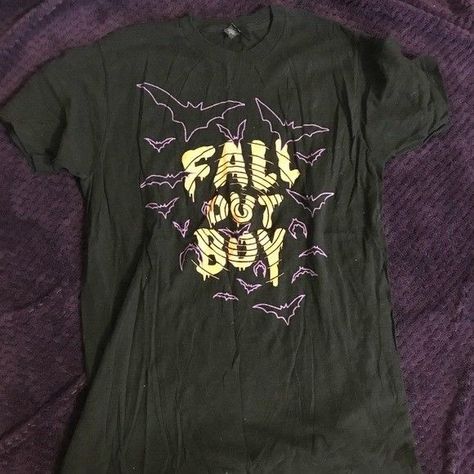 T Shirt Poster, Scene Outfits, Aesthetic Women, Fall Out Boy, Vintage Shorts, Dream Clothes, Colorful Hoodies, T Shirt For Men, Boys T Shirts