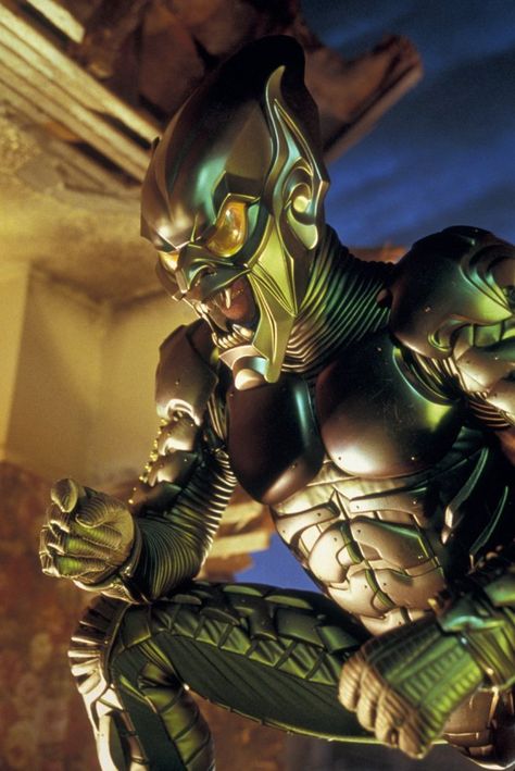 Spider-Man: Norman Osborn/Green Goblin. So cheesy compared to the one in TASM 2 Green Goblin Spiderman, Spiderman Sam Raimi, Spiderman 2002, Spider Man Trilogy, Willem Dafoe, Septième Art, Marvel Villains, Green Goblin, Super Villains