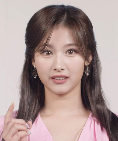 Sana Without Makeup, Sana No Makeup, Very Important Person, Sana Minatozaki, Minatozaki Sana, No Makeup, Twice Sana, Without Makeup, Kpop Idols