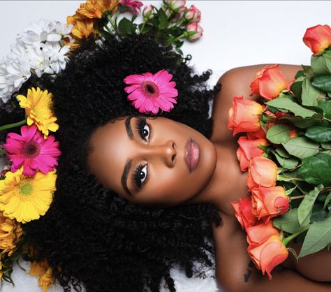 Afro Photoshoot Black Women Natural Hair, Free Spirit Photoshoot Ideas, 100k Photoshoot, Flowers In Hair Photoshoot, Flower Photoshoot Black Women, Natural Hair Photoshoot Ideas, Flower Photography Ideas, Flower Photo Shoot, Floral Photoshoot