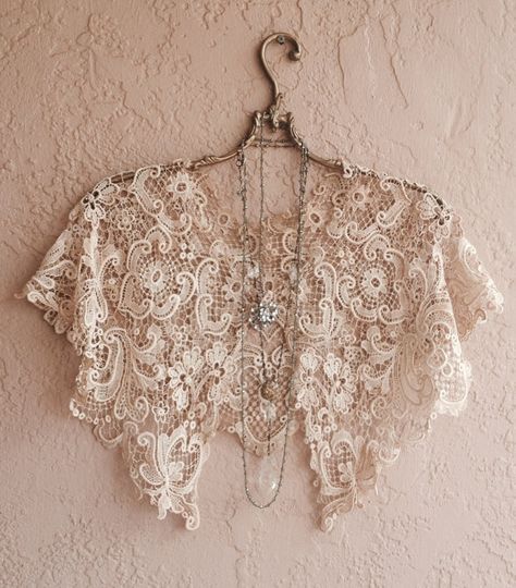 MINI ABITI DONNA - SCIALLE Anime Concert, Gaun Koktail, Lace Capelet, Modern Filipiniana, Concert Ideas, Etsy Ideas, Trendy Dress, Linens And Lace, Romantic Lace