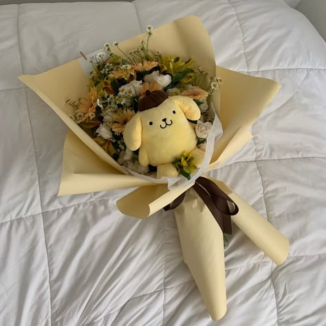 Sanrio Flower Bouquet, Paper Flowers Aesthetic, Animals In Flowers, Regalos Aesthetic, Aesthetic Presents, Sanrio Bouquet, Presents Aesthetic, Flowers Present, Bulb Ideas