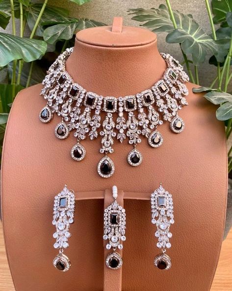 Zircon jarao Necklace set Rs 6700 only. #necklaceset #zircon #necklace #earings #teeka #stonejewellery #kundanjewellery #bridaljewellery #zirconjewellery #hyderabadijewellery #traditionaljewellery #casualjewellery #casualwear #fatimajewels #karachi #lahore #islamabad #pakistan #uk #usa #uae #saudiarabia #partywear #bridalwear #jewellery #jewellerylovers #weddingseason #jewelsbyfatimakhan Crispy Snacks, Stone Necklace Set, Womens Jewellery, Elegant Jewellery, Zircon Necklace, Stones Necklace, Islamabad Pakistan, Bollywood Style, Jewellery Set