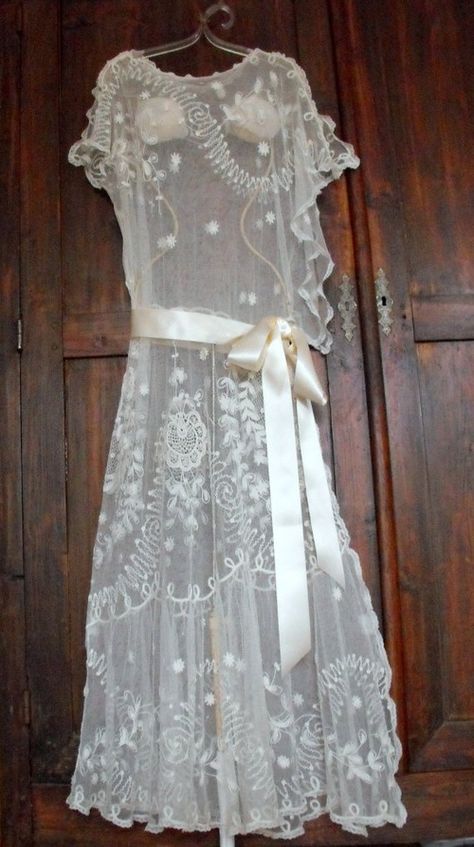 Tablecloth Dress, French Wedding Dress, Sukienki Maksi, 1920s Wedding Dress, Mode Hippie, Chique Outfits, Linens And Lace, 1920s Fashion, Antique Lace