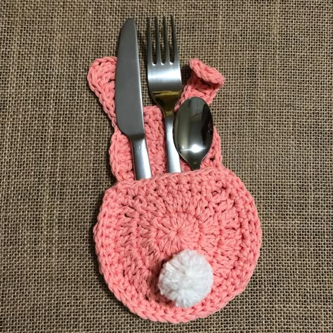 Easy Easter Decorations Diy, Easter Placemats, Easter Decorations For Kids, Easter Craft Decorations, Crochet Bunny Pattern, Easter Crochet Patterns, Easy Easter Decorations, Crochet Easter, Yarn Bag