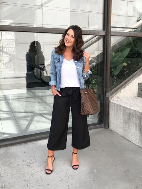 Chic and Modern Culotte Outfits for 2020 Urban Outfitters Outfit, Culottes Outfit, Culotte Style, Summer Work Outfits, Elegante Casual, Black Women Fashion, Summer Trends, Work Clothes, Spring Summer Outfits