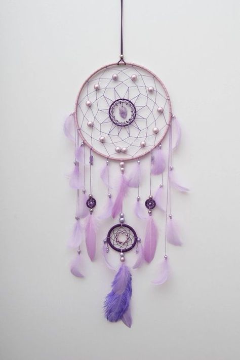 Dreamcatcher Diy, Purple Dream Catcher, Atrapasueños Diy, Diy Dream Catcher Tutorial, Dream Catcher Tutorial, Dream Catcher Patterns, Pola Macrame, Beautiful Dream Catchers, Dream Catcher Decor