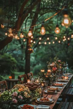 Garden Party Micro Wedding, Elegant Backyard Dinner Party, Outdoor Garden Party Ideas, Outdoor Table Setting Ideas, Outdoor Dinner Party Table, Garden Party Dinner, Forest Wedding Theme, Casual Garden Party, Garden Dinner Party