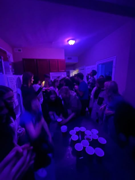 House Party Lighting, Uk House Party, Private Party Aesthetic, Party In House, House Party Snaps, Kickback Party, College House Party, House Party Aesthetic, Frat Party