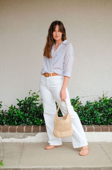 Belts 101: How and When to Wear a Leather Belt Ivory Belt Outfit, Women’s Belts With Jeans, How To Wear A Belt, Zelda Dress, White Pants Women, Easy Outfits, Smart Casual Style, Striped Maxi Skirts, All White Outfit