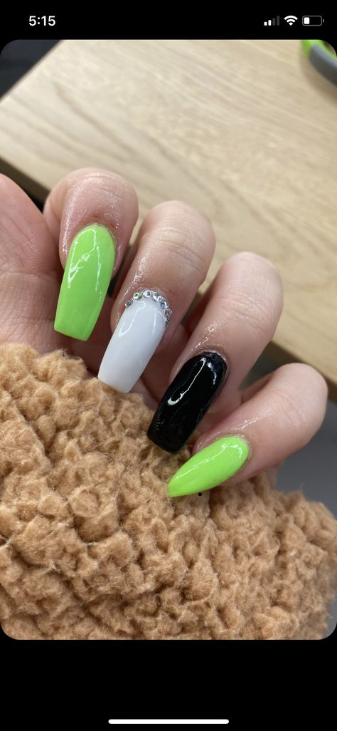 Billie Eilish Themed Nails, Billie Eilish Nails Ideas, Billie Eilish Nails Design, Billie Eilish Inspired Nails, Billie Nails, Acrylic Nails Neon, Billie Eilish Nails, Neon Acrylic Nails, Nails Neon