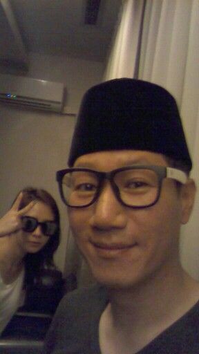 Ji suk jin Running Man , wear "peci" from Indonesia. Monk Ji behind hahaha Ji Suk Jin, Running Man Korea, Running Man Members, Running Man Korean, Ji Hyo Running Man, Man Wear, Kim Jong Kook, Korean Variety Shows, Kwang Soo