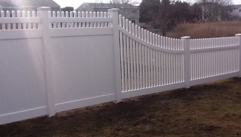 6 foot transition to 4 foot Backyard Fence Ideas, Vinyl Picket Fence, Wooden Gates Driveway, White Vinyl Fence, Fencing Ideas, Backyard Fence, Front Fence, Pallet Fence, Fence Styles