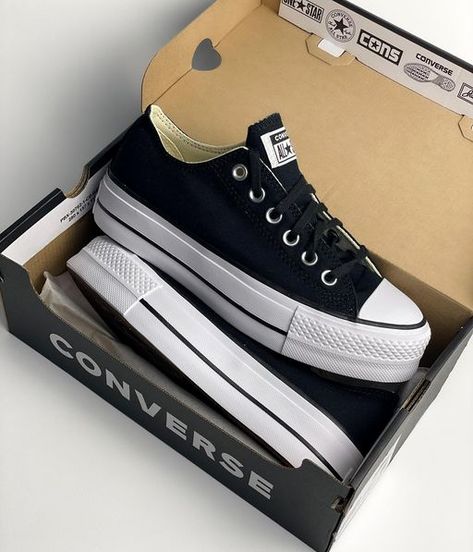 Cute Converse Shoes, Cute Converse, White Canvas Shoes, Fashion Shoes Heels, Shoes Outfit Fashion, Diy Vetement, Outfits With Converse, Hype Shoes, Elegant Shoes