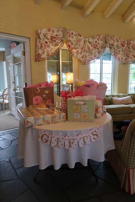 Gift Table Baby Shower Present Table, Gift Table Baby Shower, Gift Table Ideas, Birthday Gift Table, Baby Shower Gift Table, Table Baby Shower, Table Decoration Ideas, Baby Shower Presents, Gift Table