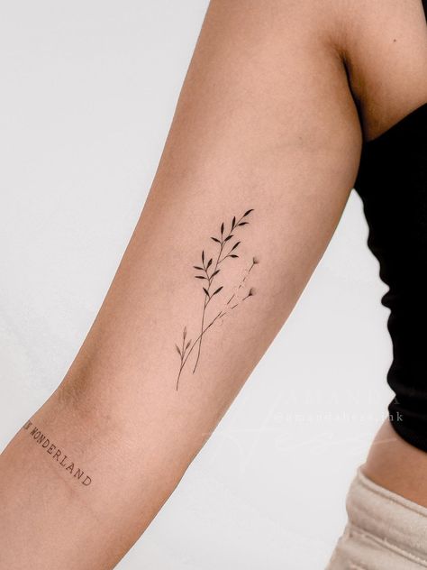 30 Small Inner Arm Tattoos for Females - Flymeso Blog Inner Arm Minimal Tattoos For Women, Inner Arm Line Tattoos For Women, Immer Arm Tattoo Women, Fine Line Upper Arm Tattoos For Women, Tattoo Inner Bicep Woman, Simple Bicep Tattoos For Women, Subtle Arm Tattoos For Women, Minimalist Inner Arm Tattoo, Inside Upper Arm Tattoo