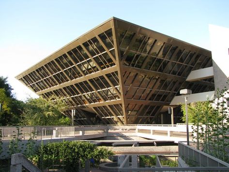 pyramid building buildings tempe municipal architecture upside down inverted modern hall defy shaped shape pyramids arizona gravity wiki seem structures Pyramid House, Unusual Architecture, Ancient Egyptian Architecture, Pyramid Building, Inverted Pyramid, Pyramid Shape, Modern Architecture Design, Building Images, Modern Small House Design