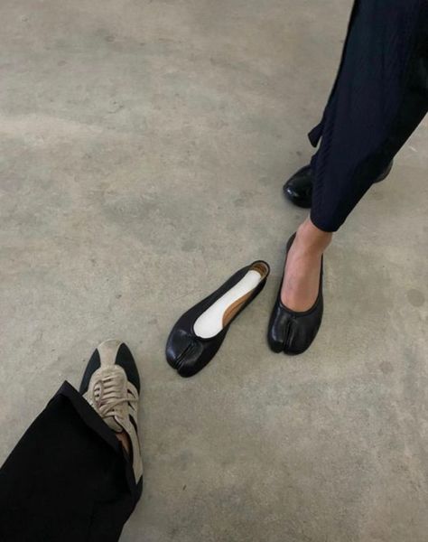 Tabi Flats, Stile Kylie Jenner, Maison Margiela Tabi, Tabi Shoes, Margiela Tabi, Jenner Style, Kendall Jenner Style, 가을 패션, Dream Shoes