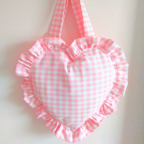 Heart Shaped Pillow, Ruffles Bag, Heart Shaped Bag, Charmmy Kitty, Bag Inspiration, Diy Bag Designs, Pillow Bag, Diy Bags Patterns, Shaped Pillow