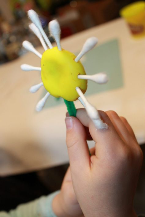 Q-Tip Daisy Craft – The Pinterested Parent Q Crafts For Preschool, Flower Activities, Preschool Creative Art, Q Tips, Spring Crafts Preschool, Art And Craft Ideas, Daisy Art, Flower Panels, Spring Crafts For Kids