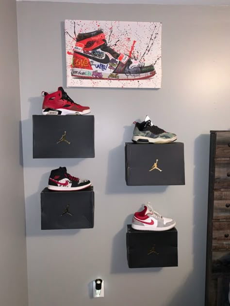 Shoe Boxes On Wall, Girls Bedroom Grey, Jordan Wall, Small Room Makeover, Sneakerhead Room, Basketball Room, Girl Apartment Decor, Teenage Boy Room, Shoe Room