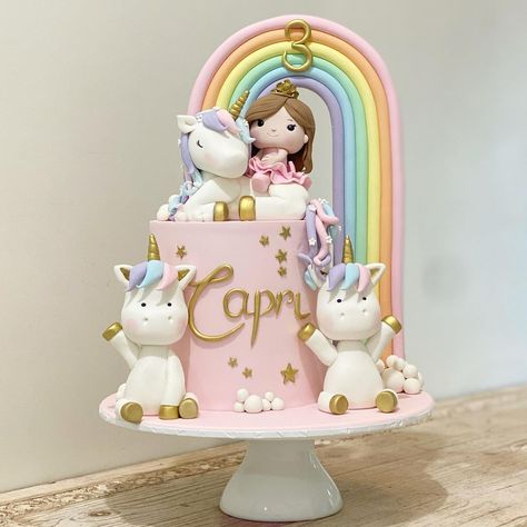 Mastello Creations on Instagram: “Little Capri turns 3. A cute little unicorn cake designed by her beautiful mum right down to the last detail 🥰 . . . #unicorn #unicorncake…” Fairy Unicorn Cake, Unicorn Number Cake, Cakes Unicorn, Unicorn Cake Design, Holiday Cake Decorating, Unicorn Birthday Decorations, Rainbow Unicorn Cake, Little Pony Cake