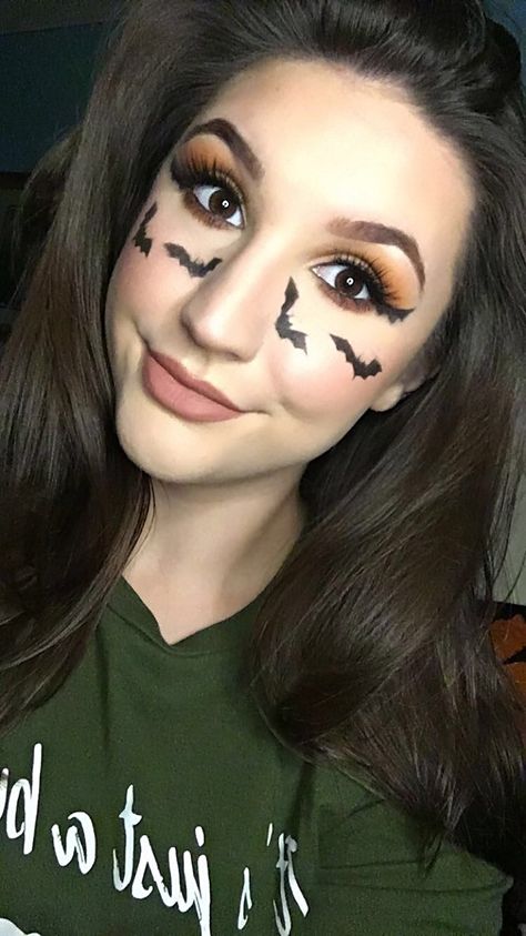 Bat wing eyeliner with bat freckles @h_faithhh Instagram  #halloweenmakeup #halloweendiy #bat #halloween Bat Wing Eyeliner, Bat Face Paint, Bat Makeup, Wing Eyeliner, Bat Halloween, Bat Wing, Winged Eyeliner, Halloween Bats, Halloween Girl