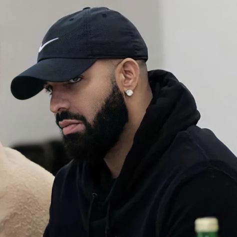 Drake Heart Haircut Selfie, Drake Cool Pics, Drake Beard, Drake Confused Face, Drake Meme Face, Drake Funny, Aubrey Graham, Champagne Papi, Bald Men With Beards