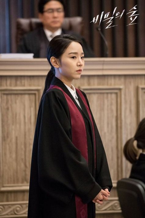 Cho Seung-woo Added first stills and new trailer for the upcoming Korean drama 'Secret Forest'. Bae Doona, Shin Hye Sun, Law School Inspiration, Women Lawyer, Shin Hye-sun, Lawyer Fashion, Secret Forest, Lawyer Outfit, Life Routines