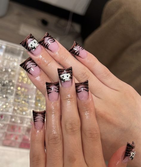 Nail Designs Duck, Y2k Nails Hello Kitty, Duckie Nails, Nail Ideas For Birthday, French Tip Sets, Cyberpunk Nails, Acrylic Nails Pretty, Nails Hello Kitty, Pink Black Nails