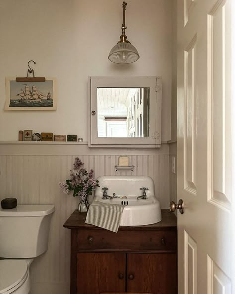 Cottage Bathroom Shower Ideas, Unique Bathroom Vanities, Wash Room, Cottages And Bungalows, Cottage Bathroom, Floor Bathroom, Air Bnb, Cottage Interiors, Basement Bathroom