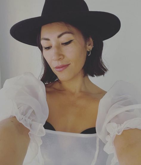 Eleanor Matsuura, Walking Dead, The Walking Dead, Floppy Hat, Ruffle Blouse, Walking, Actors, Women's Top