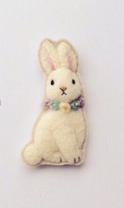 Sew Bunny, Felt Easter Crafts, Felt Rabbit, Diy Felt Christmas Ornaments, Felt Bunny, Easter Egg Crafts, Felt Embroidery, Bunny Face, Needle Felting Projects