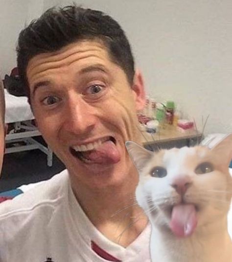 Lewandowski Icon, Funny Soccer Pictures, Funny Football Pictures, Poland Soccer, Messi Funny, Bleached Hair Men, Scary Photos, Dj Images Hd, Football Players Images