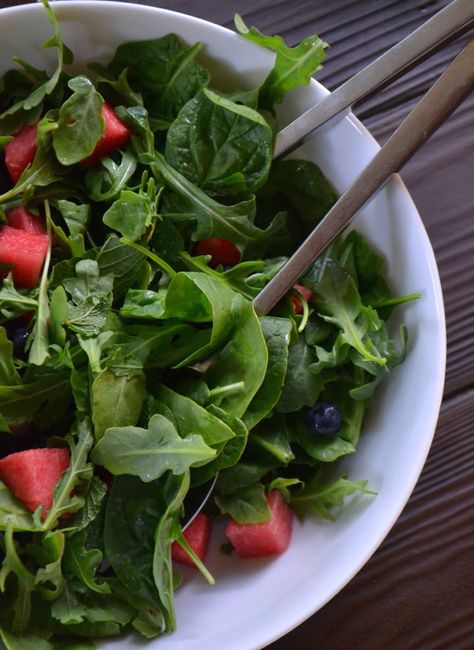 Arugula and Spinach Salad with Watermelon, Blueberries and Feta – Minced Watermelon Salad Recipes, Simple Vinaigrette, Spinach Strawberry Salad, House Salad, Watermelon Salad, Arugula Salad, Spinach Salad, Mixed Greens, Virgin Olive Oil