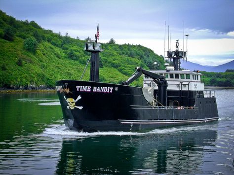 A Kodiak fishing boat, the Time Bandit. You may recognize it from the show based in Kodiak "The Deadliest Catch." Crab Boat, Alaskan Vacation, Boat Photos, North To Alaska, Alaska The Last Frontier, Sport Fishing Boats, Deadliest Catch, Crab Fishing, Native Pride