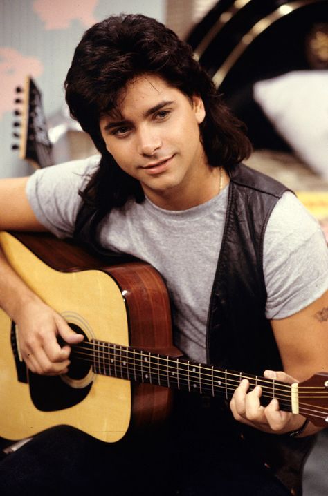 John Stamos Full House | So handsome. He can SING and play guitar. He has a band... and a soft ... Jesse From Full House, Tv Dads, Uncle Jesse, Ted Mosby, Paddy Kelly, John Stamos, Fuller House, Rod Stewart, Actrices Hollywood