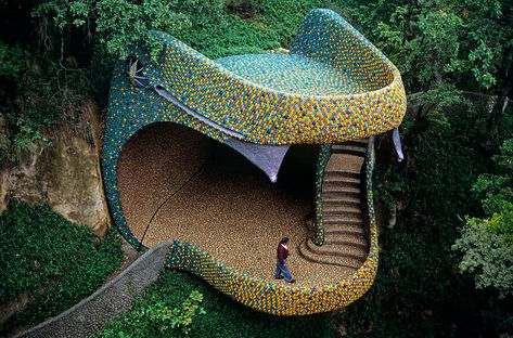 Just outside downtown Mexico City, stay in an Airbnb literally built for a god. Snake House, Downtown Mexico City, Pool Floaties, Eco Buildings, Nest Building, Unusual Buildings, Frank Gehry, Ancient Myths, Sopot