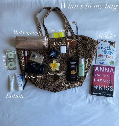 Whats In My Make Up Pouch, Purse Pouch Organization, Pouch Organization, Book Perfume, Anna Hair, Stephanie Perkins, What's In My Bag, Make Up Pouch, In My Bag