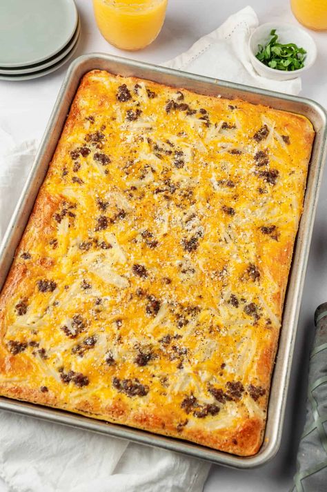 Sheet Pan Crescent Roll Breakfast, Breakfast Pizza Crescent Roll And Hashbrowns, Breakfast Pizza Crescent Roll Pillsbury, Crescent Breakfast Pizza, Crescent Sheet Breakfast Recipes, Cresent Roll Breakfast Pizza Recipe, Breakfast Pizza With Crescent Rolls, Crescent Rolls Recipes Breakfast, Easy Breakfast Pizza Crescent Rolls